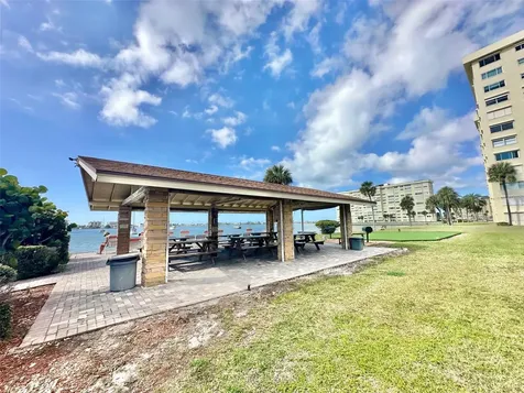 4550 Cove Circle St Petersburg FL 33708