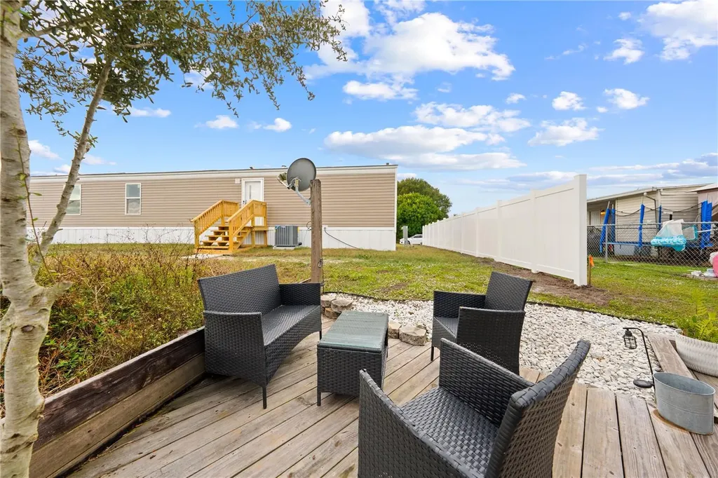 411 Lagoon Court Kenansville FL 34739