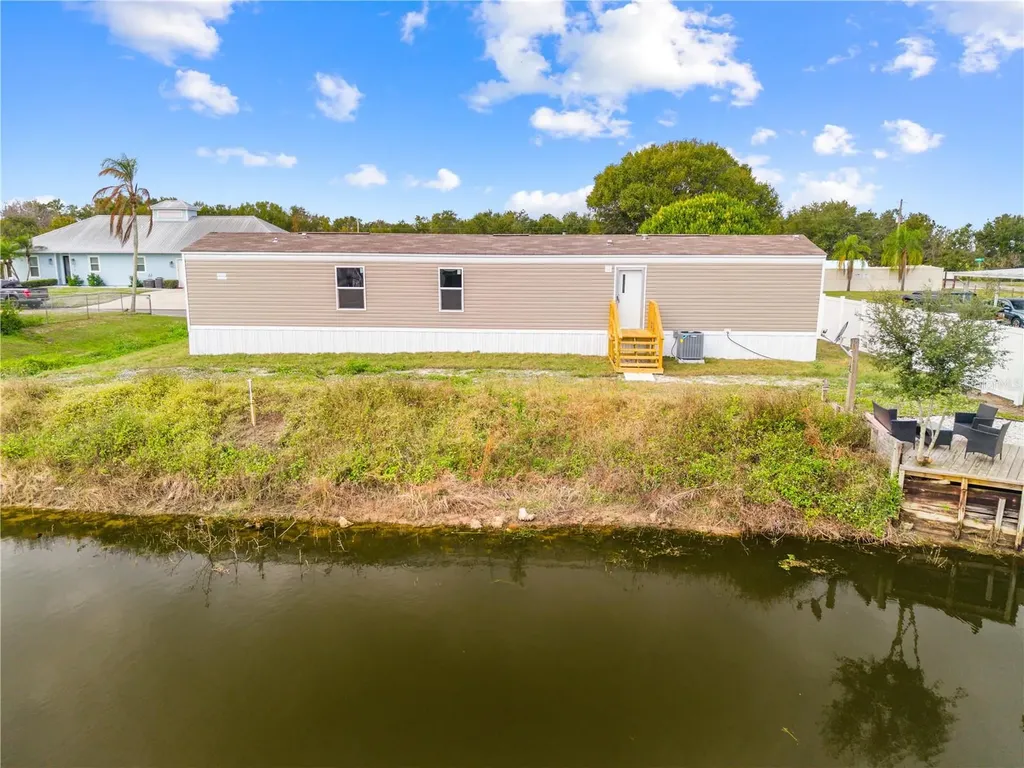 411 Lagoon Court Kenansville FL 34739
