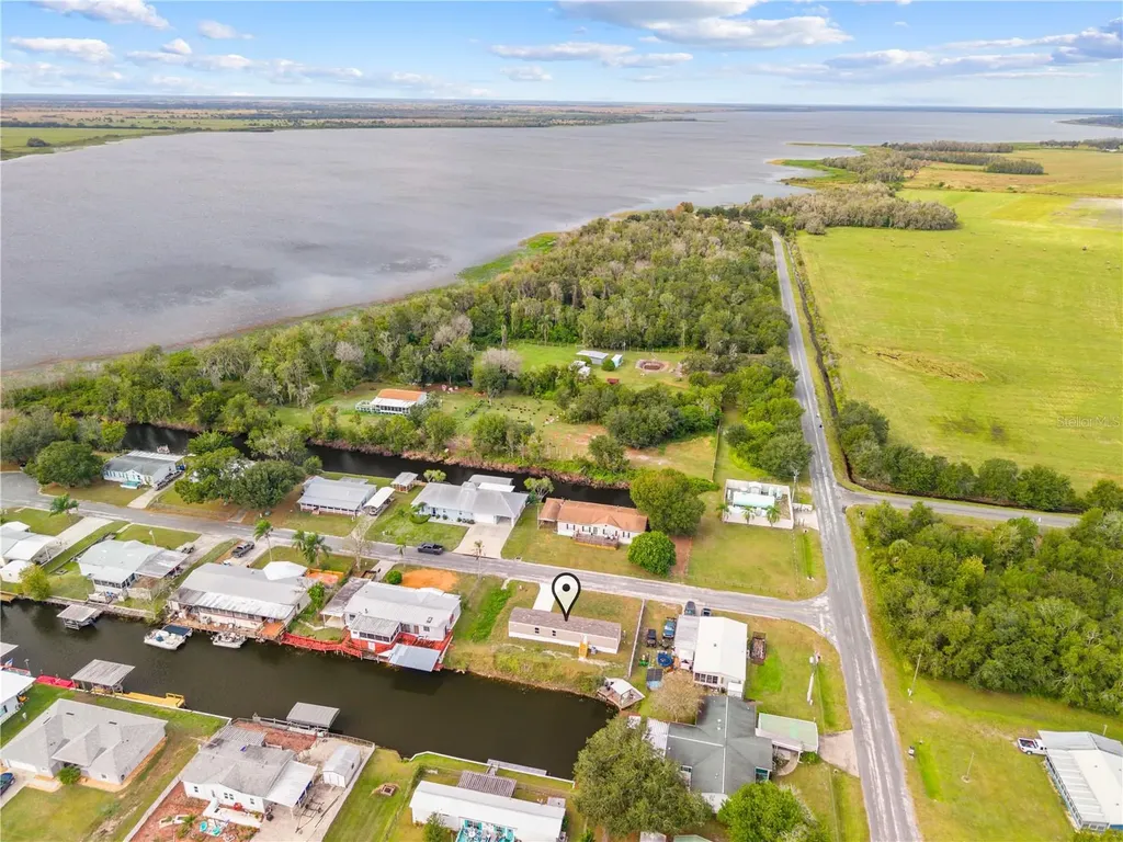 411 Lagoon Court Kenansville FL 34739