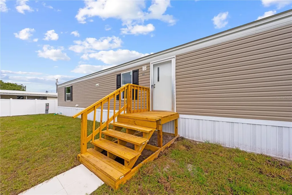 411 Lagoon Court Kenansville FL 34739