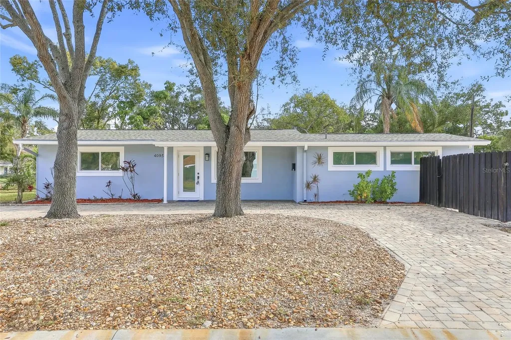 4095 Locust Street NE St Petersburg FL 33703