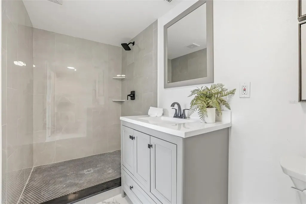 4095 Locust Street NE St Petersburg FL 33703