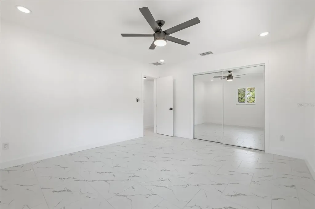 4095 Locust Street NE St Petersburg FL 33703