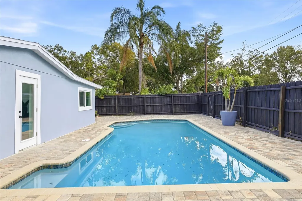 4095 Locust Street NE St Petersburg FL 33703