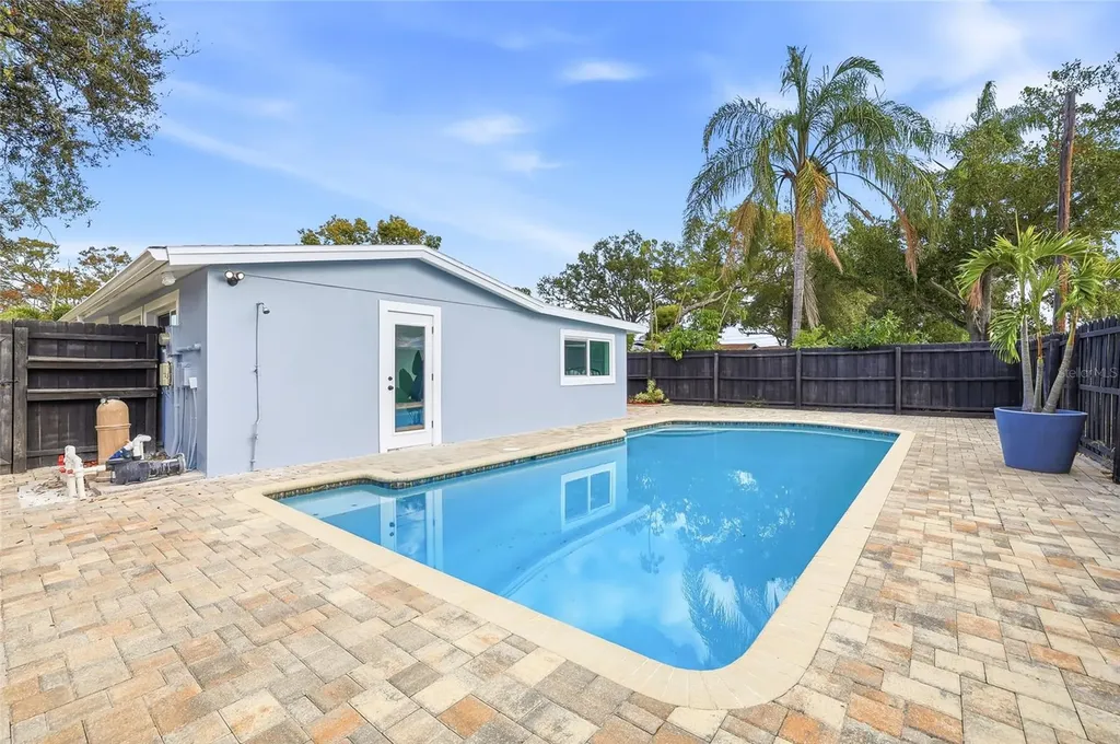 4095 Locust Street NE St Petersburg FL 33703