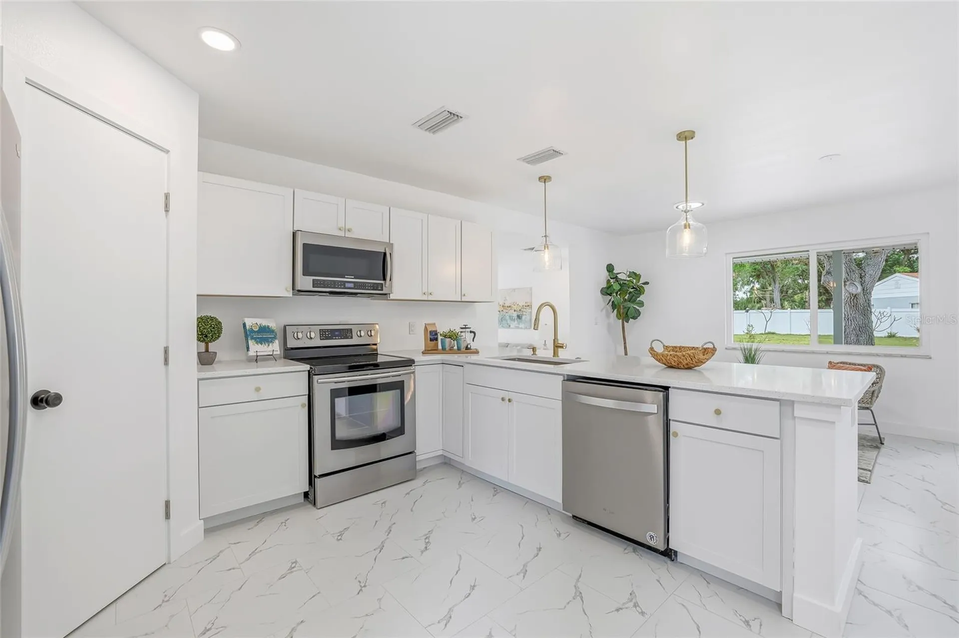 4095 Locust Street NE St Petersburg FL 33703