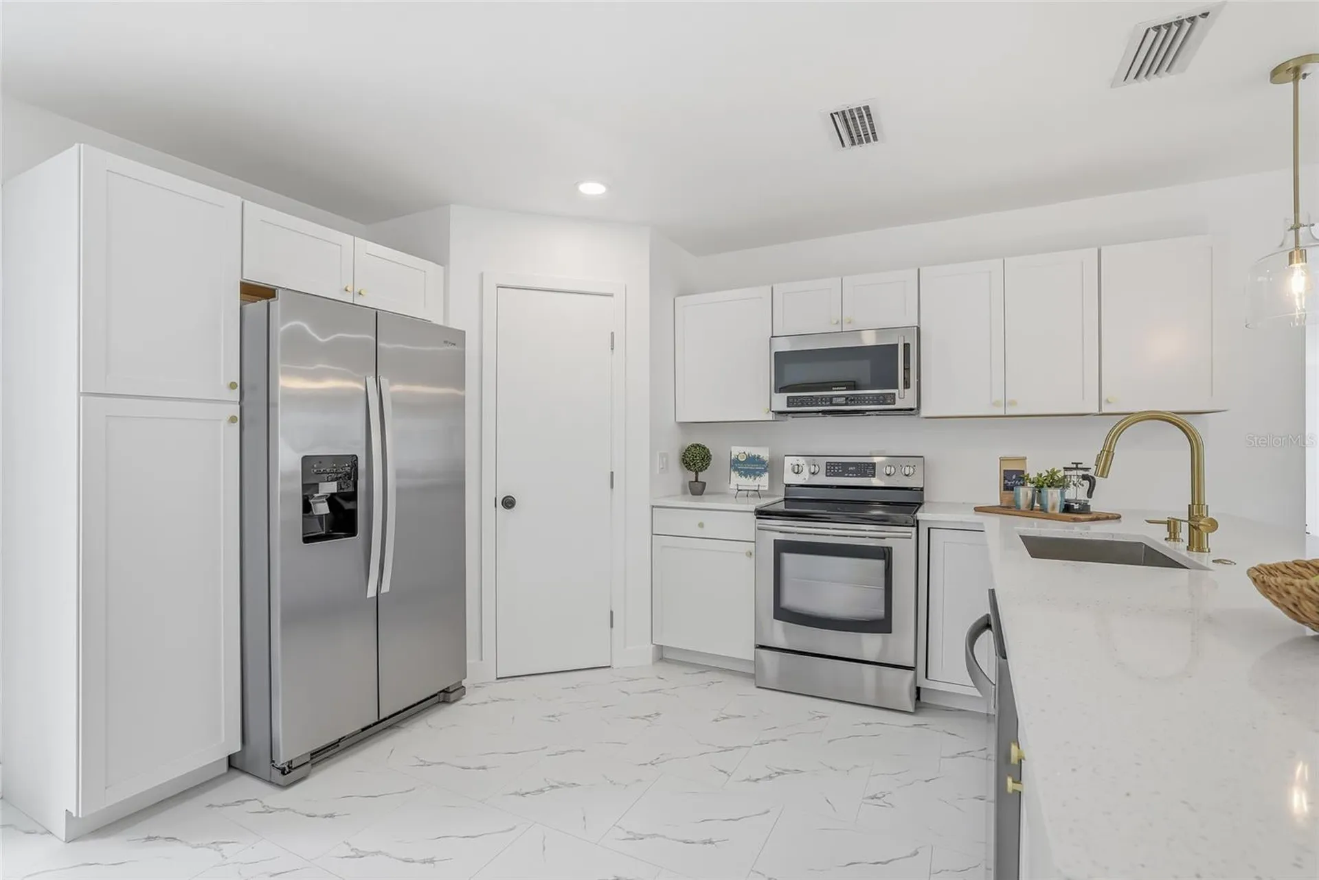 4095 Locust Street NE St Petersburg FL 33703