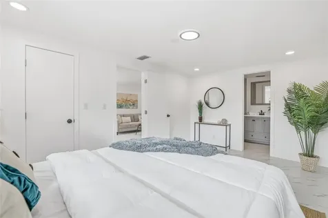 4095 Locust Street NE St Petersburg FL 33703