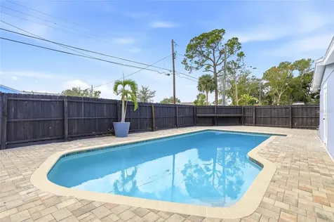 4095 Locust Street NE St Petersburg FL 33703
