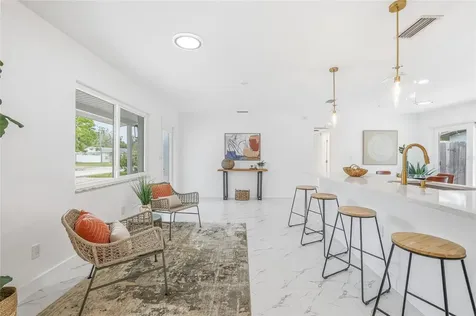 4095 Locust Street NE St Petersburg FL 33703