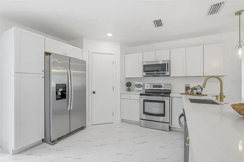 4095 Locust Street NE St Petersburg FL 33703