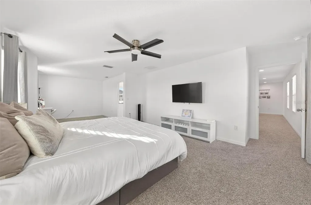 6877 Wilson Hammock Avenue Groveland FL 34736