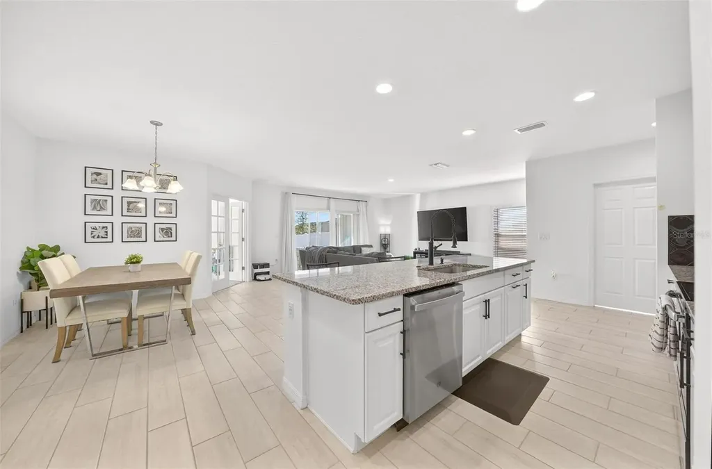 6877 Wilson Hammock Avenue Groveland FL 34736