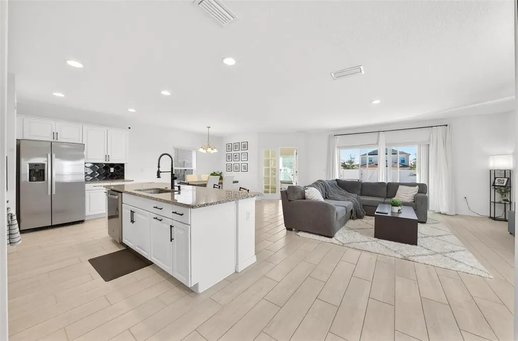 6877 Wilson Hammock Avenue Groveland FL 34736