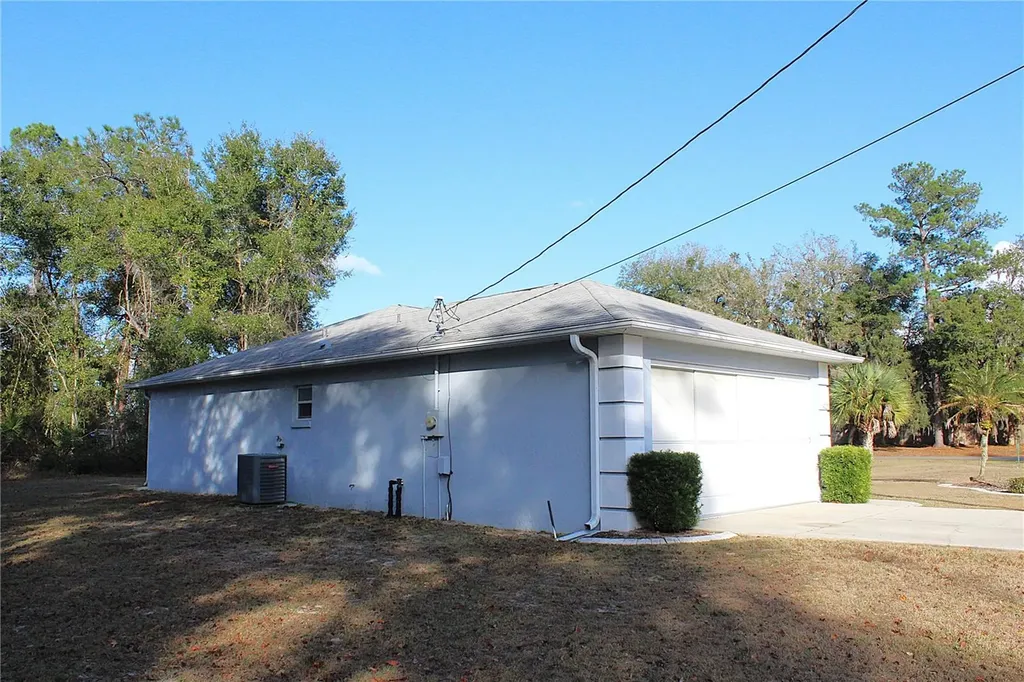 13029 NE 6th Place Silver Springs FL 34488