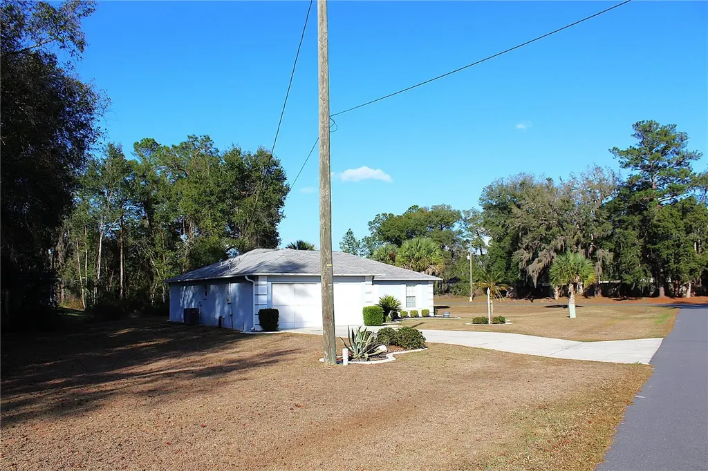 13029 NE 6th Place Silver Springs FL 34488