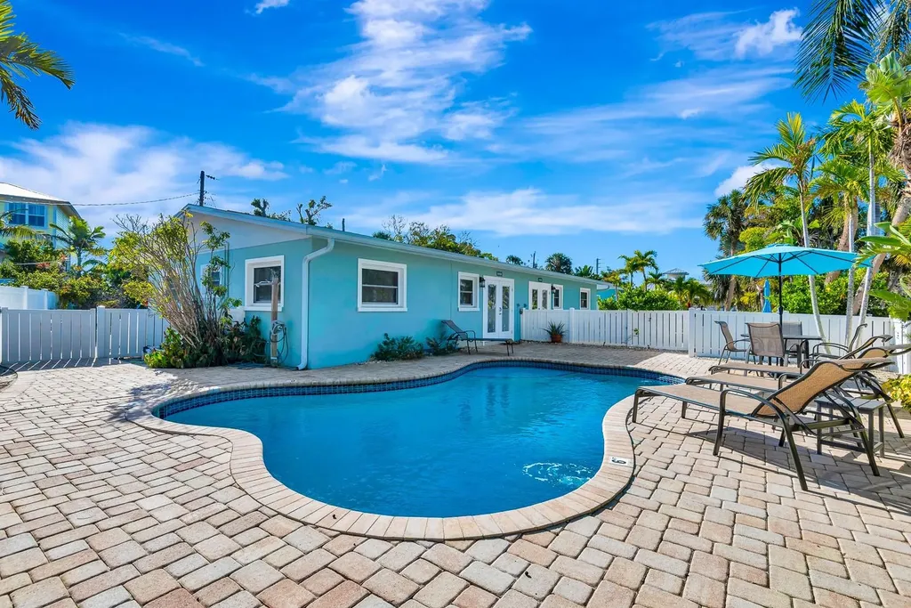 207 75th Street Bradenton Beach FL 34217