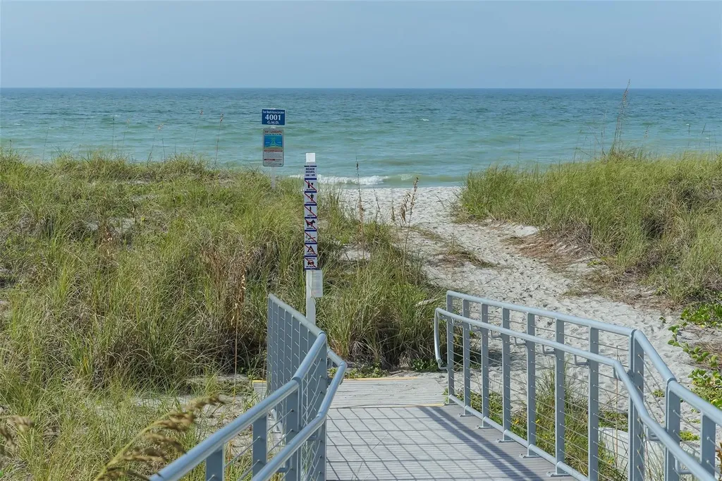 579 Bayview Drive Longboat Key FL 34228
