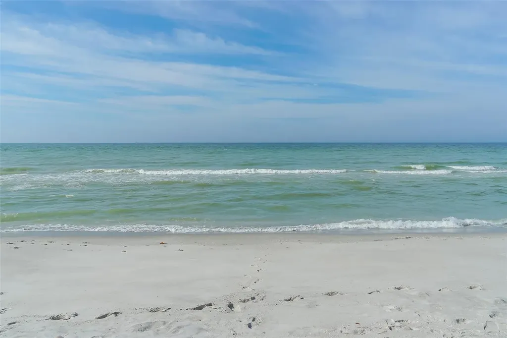 579 Bayview Drive Longboat Key FL 34228