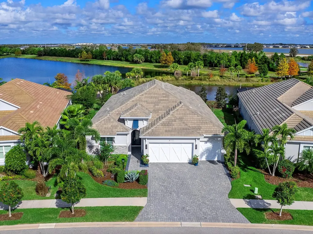 8262 Grande Shores Drive Sarasota FL 34240