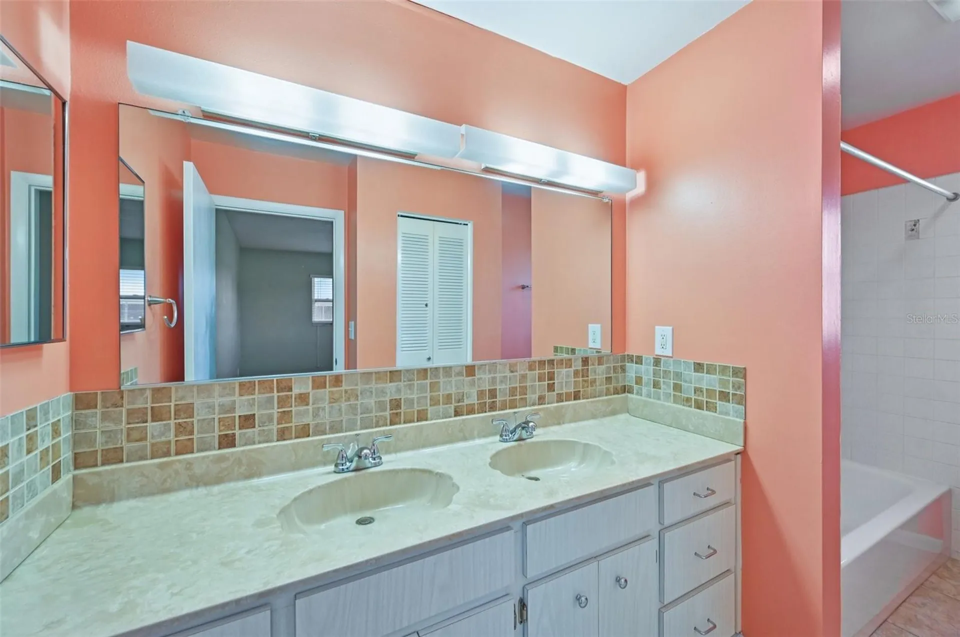 332 Club Manor Drive Sun City Center FL 33573