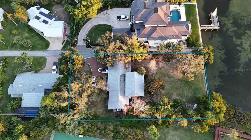 1621 Memory Lane Sarasota FL 34231