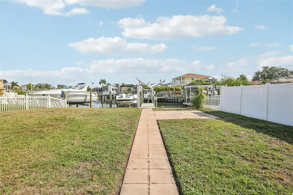 5467 Bayou Grande Boulevard NE St Petersburg FL 33703