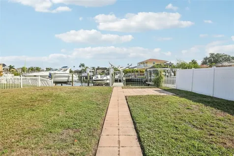 5467 Bayou Grande Boulevard NE St Petersburg FL 33703