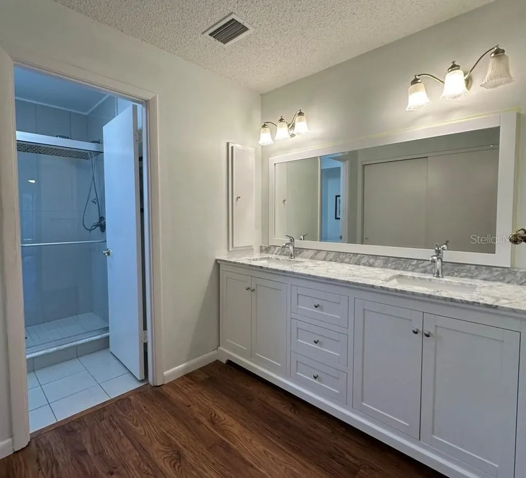 2517 Glebe Farm Close Sarasota FL 34235
