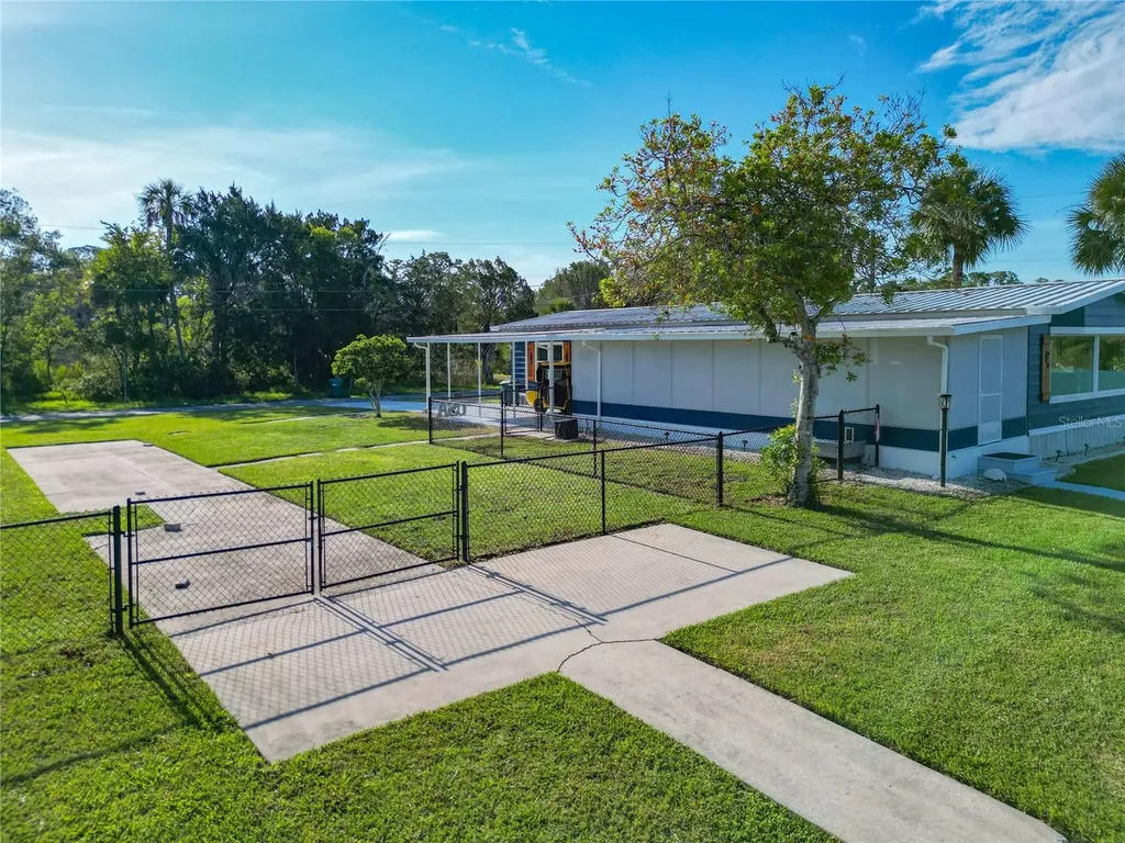 2560 N Comanche Point Crystal River FL 34429