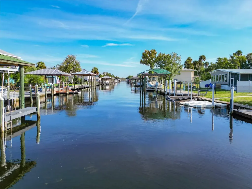 2560 N Comanche Point Crystal River FL 34429