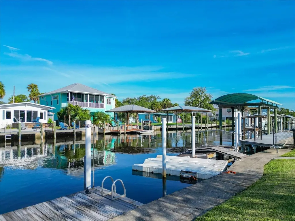 2560 N Comanche Point Crystal River FL 34429