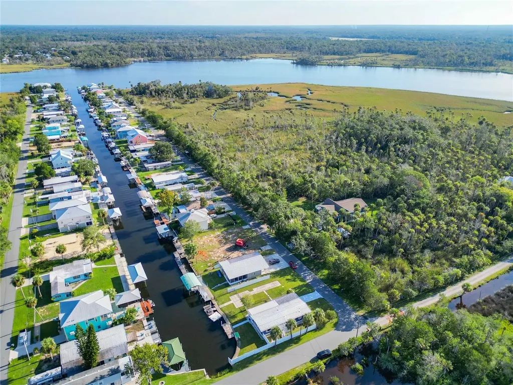 2560 N Comanche Point Crystal River FL 34429