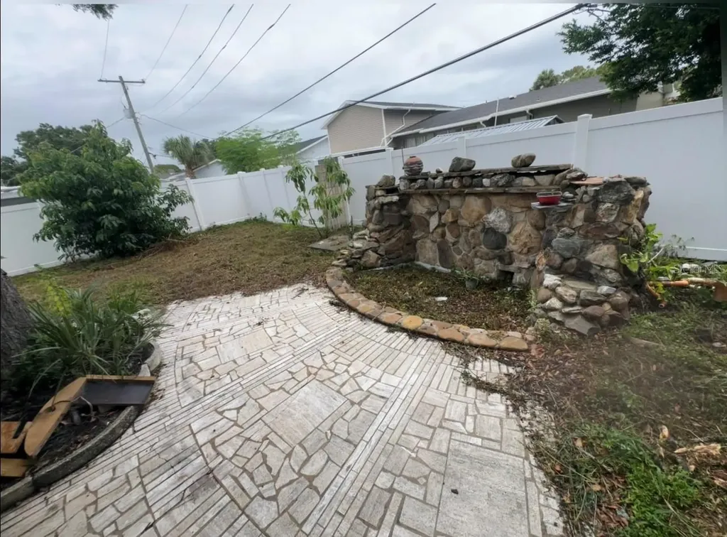 7714 W Powhatan Tampa FL 33615