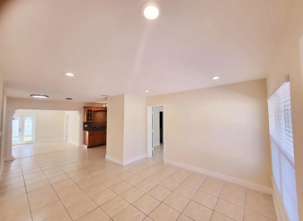 8605 May Circle Tampa FL 33614