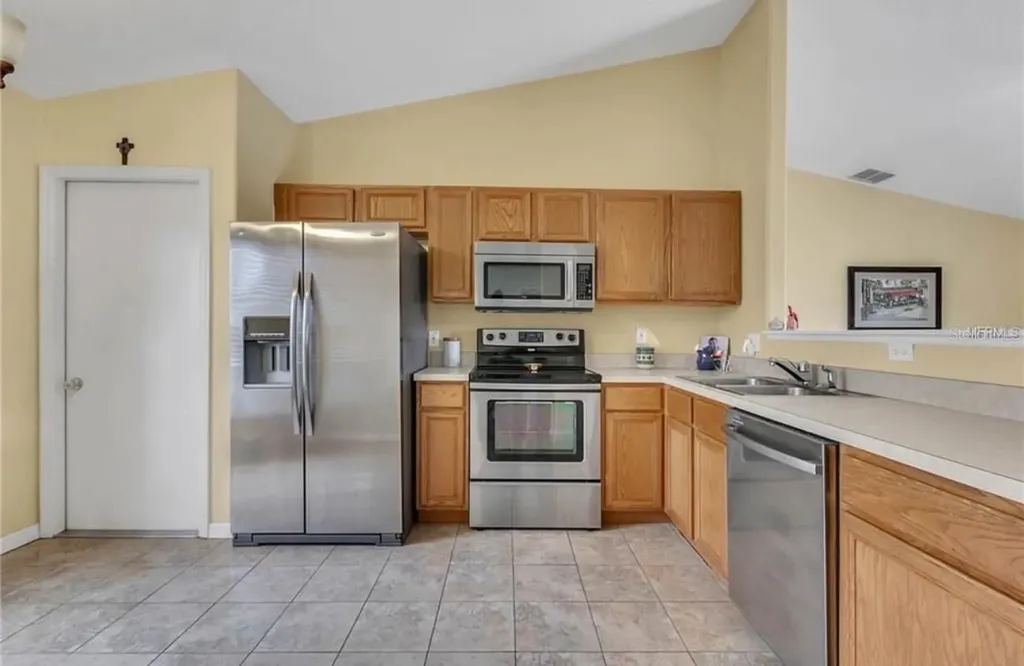 4215 Red Bird Avenue St Cloud FL 34772