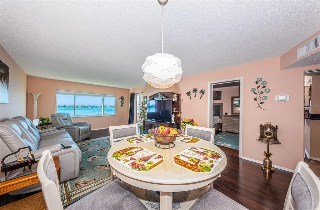 4750 Cove Circle St Petersburg FL 33708