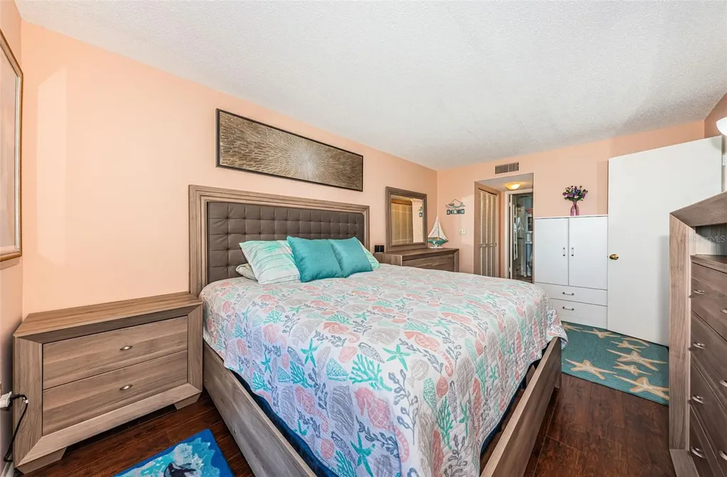 4750 Cove Circle St Petersburg FL 33708