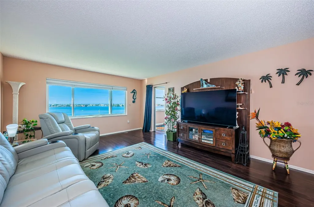 4750 Cove Circle St Petersburg FL 33708
