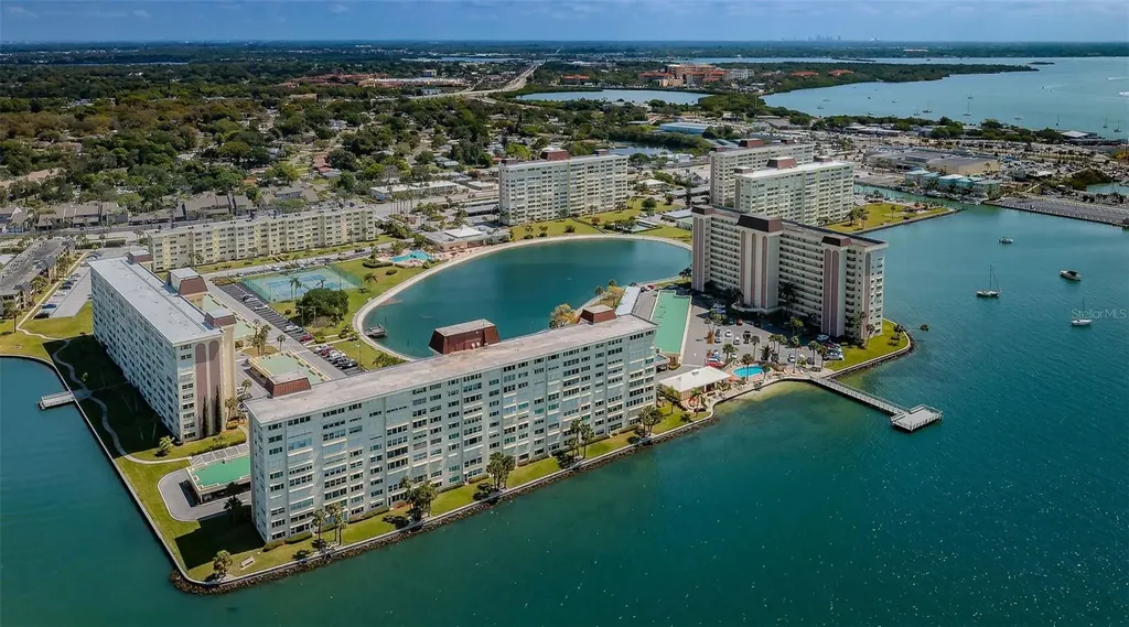4750 Cove Circle St Petersburg FL 33708