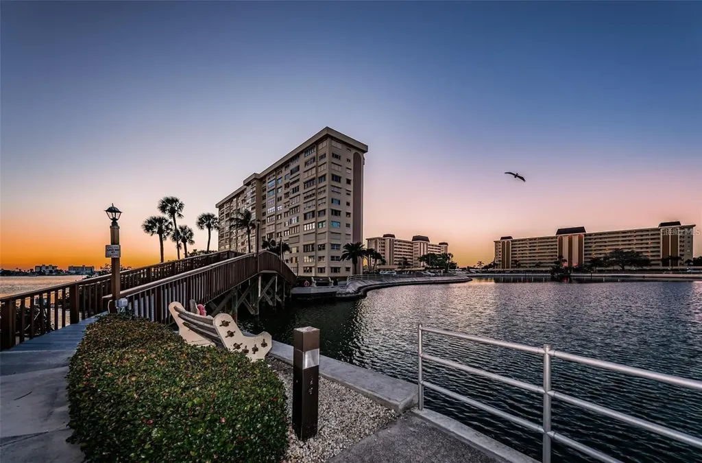 4750 Cove Circle St Petersburg FL 33708