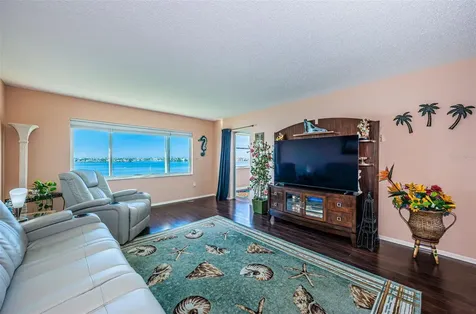 4750 Cove Circle St Petersburg FL 33708