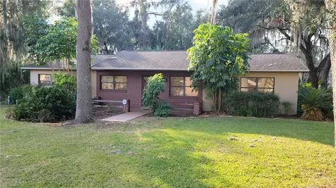 1412 Cr 482n Lake Panasoffkee FL 33538