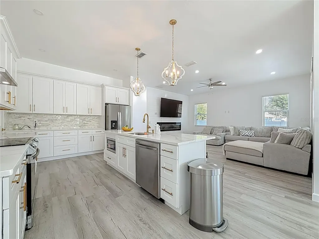 1306 E Lemon Street Tarpon Springs FL 34689