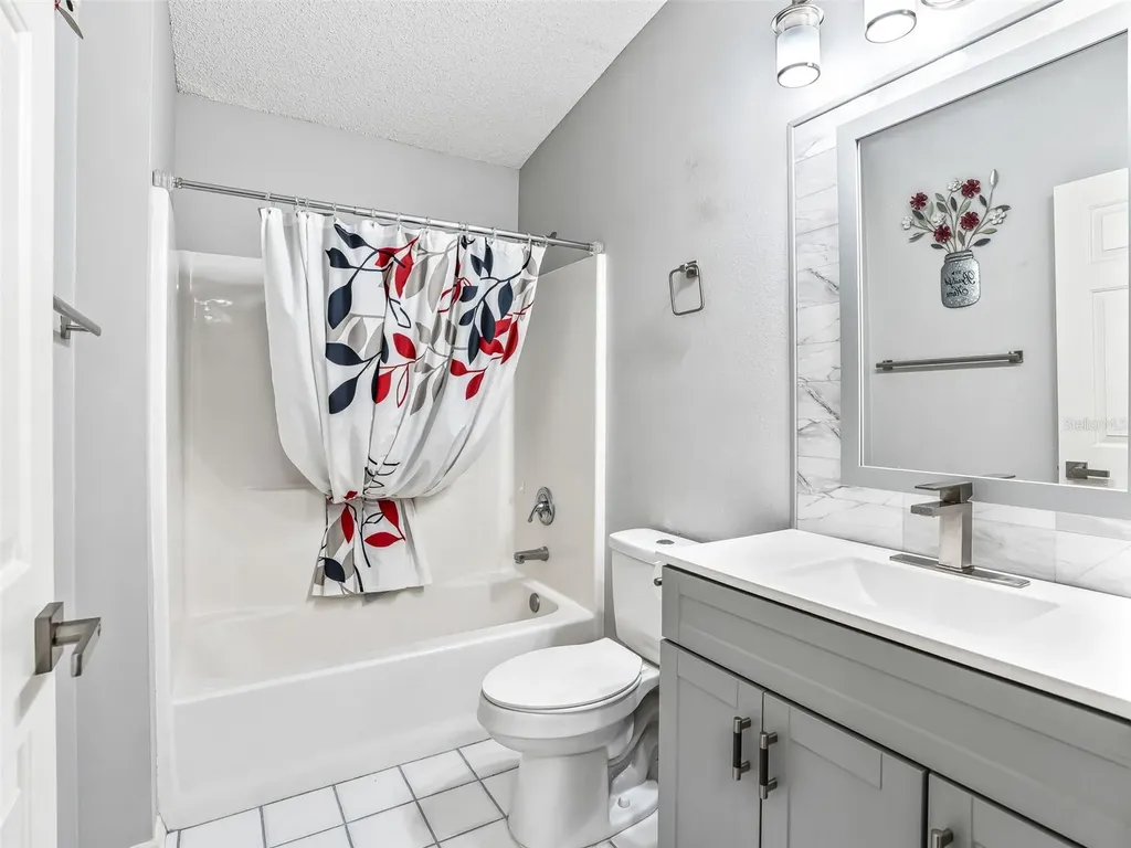 444 Hildalgo Drive The Villages FL 32159