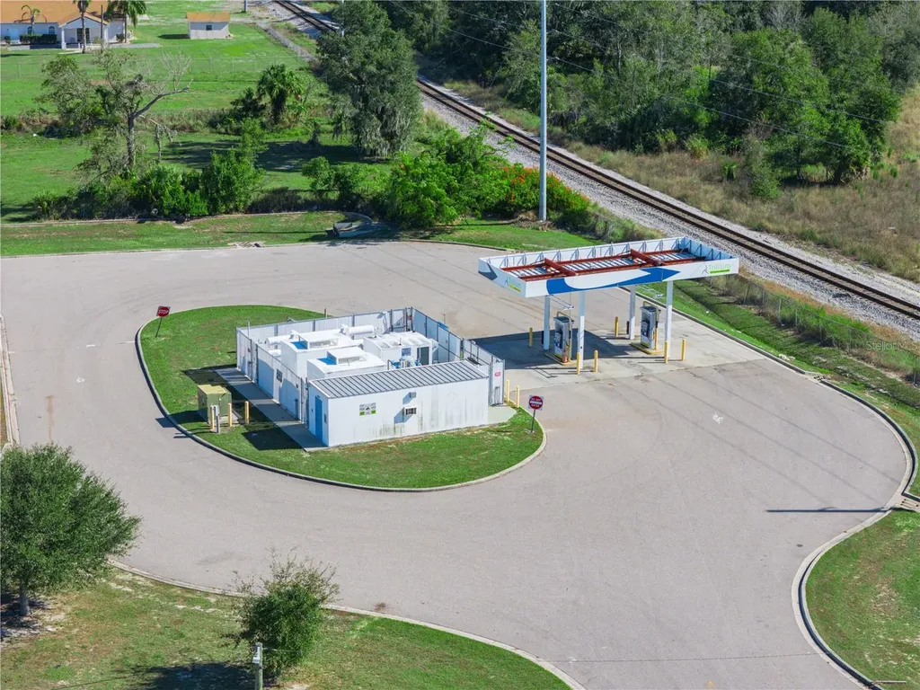 1009 E Canal Street Mulberry FL 33860