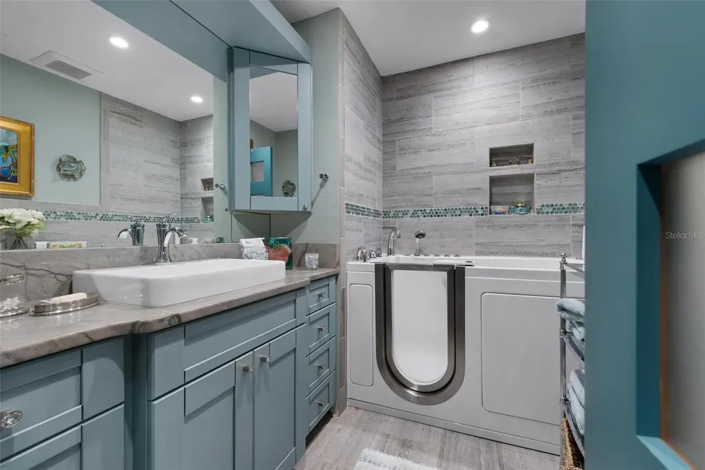 213 Oak Avenue Anna Maria FL 34216