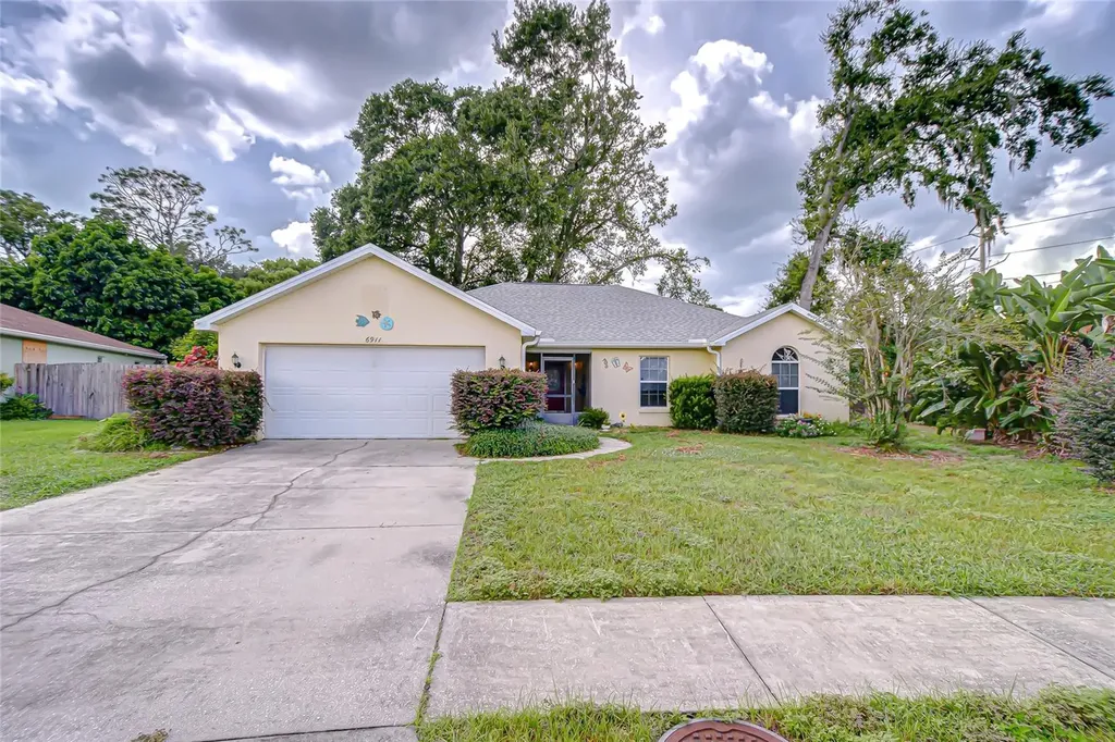 6911 Oakcrest Way Zephyrhills FL 33542