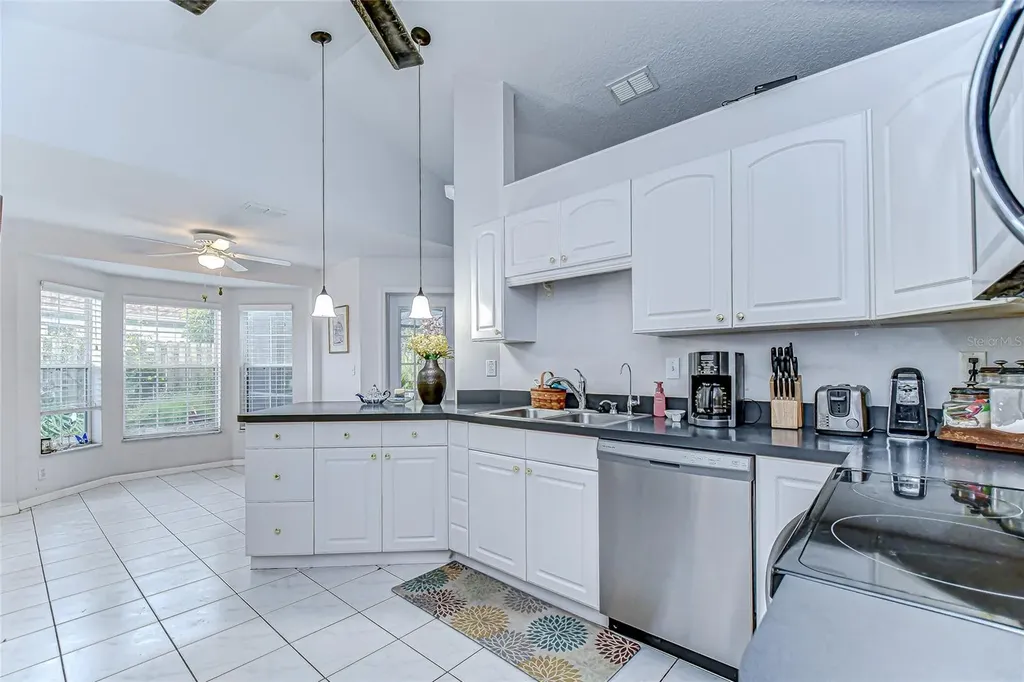 6911 Oakcrest Way Zephyrhills FL 33542